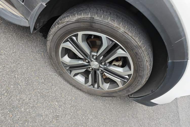 Used Hyundai Tucson 2015 1.6T Dual-Clutch Two-Wheel-Drive Leading Model Right Front Wheel Hub