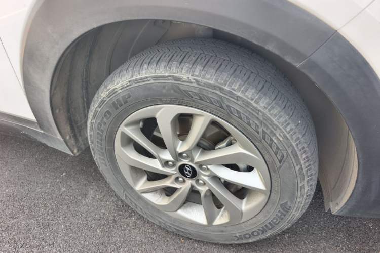Used Hyundai Tucson 2015 1.6T Dual-Clutch Two-Wheel-Drive Smart Model Right Front Wheel Hub