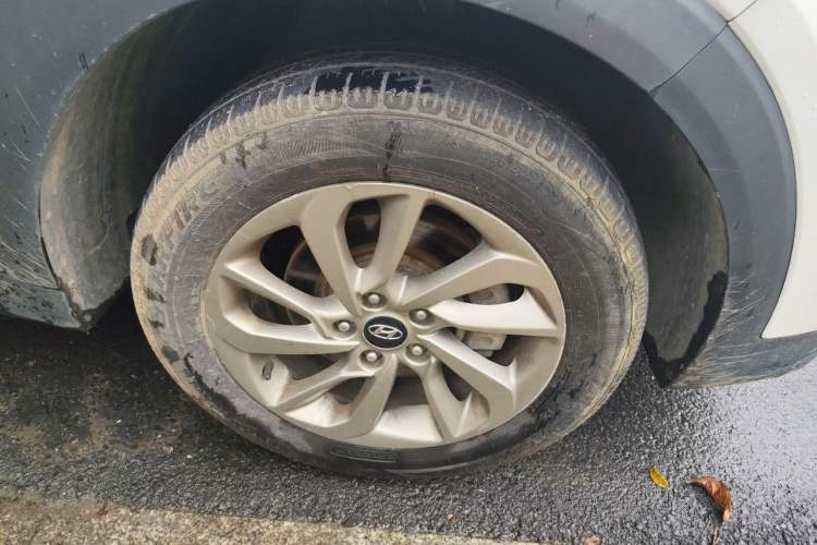 Used Hyundai Tucson 2015 1.6T Dual-Clutch Two-Wheel-Drive Smart Model Right Front Wheel Hub