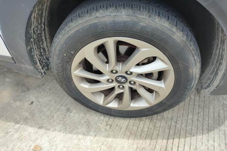 Used Hyundai Tucson 2015 1.6T Dual-Clutch Two-Wheel-Drive Smart Model Right Front Wheel Hub