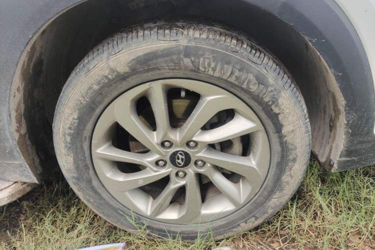 Used Hyundai Tucson 2015 1.6T Dual-Clutch Two-Wheel-Drive Smart Model Right Front Wheel Hub