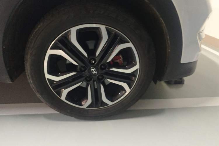 Used Hyundai Tucson 2015 1.6T Dual-Clutch Two-Wheel-Drive Smart Model Right Front Wheel Hub
