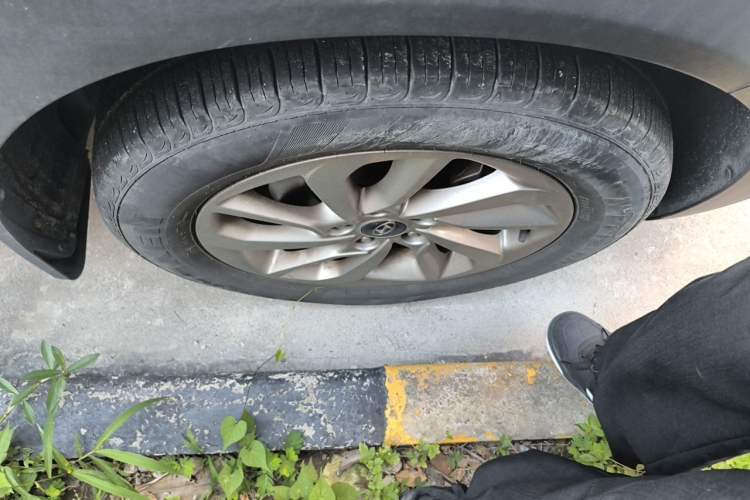 Used Hyundai Tucson 2015 1.6T Dual-Clutch Two-Wheel-Drive Smart Model Right Front Wheel Hub