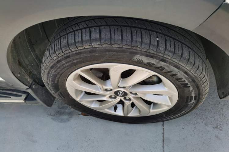 Used Hyundai Tucson 2015 1.6T Dual-Clutch Two-Wheel-Drive Smart Model Right Front Wheel Hub