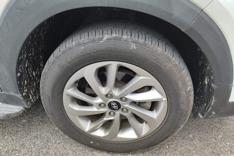 Used Hyundai Tucson 2015 1.6T Dual-Clutch Two-Wheel-Drive Smart Model Right Front Wheel Hub