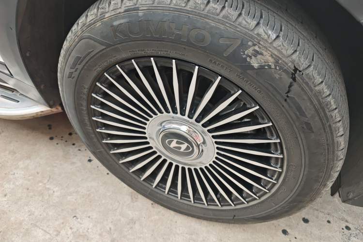 Used Hyundai Tucson 2015 1.6T Dual-Clutch Two-Wheel-Drive Smart Model Right Front Wheel Hub