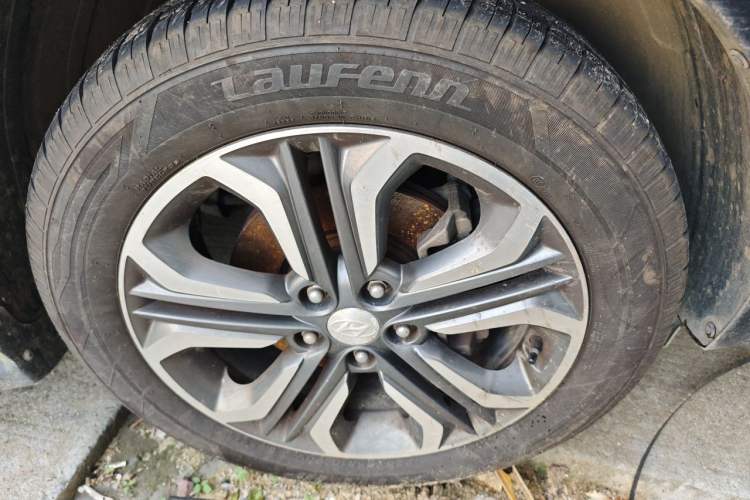 Used Hyundai Tucson 2015 1.6T Dual-Clutch Two-Wheel-Drive Leading Model Right Front Wheel Hub