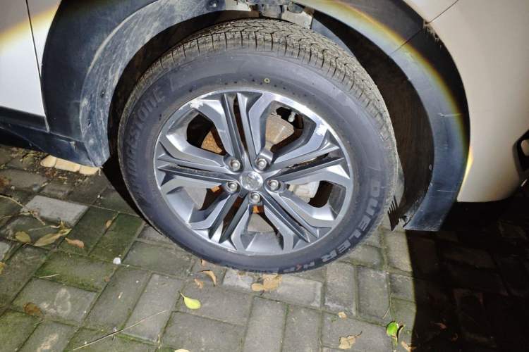 Used Hyundai Tucson 2015 1.6T Dual-Clutch Two-Wheel-Drive Leading Model Right Front Wheel Hub