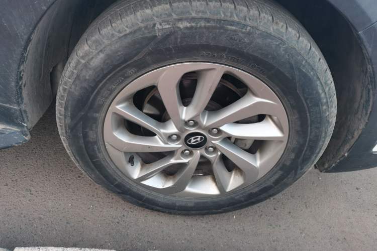 Used Hyundai Tucson 2015 1.6T Dual-Clutch Two-Wheel-Drive Smart Model Right Front Wheel Hub