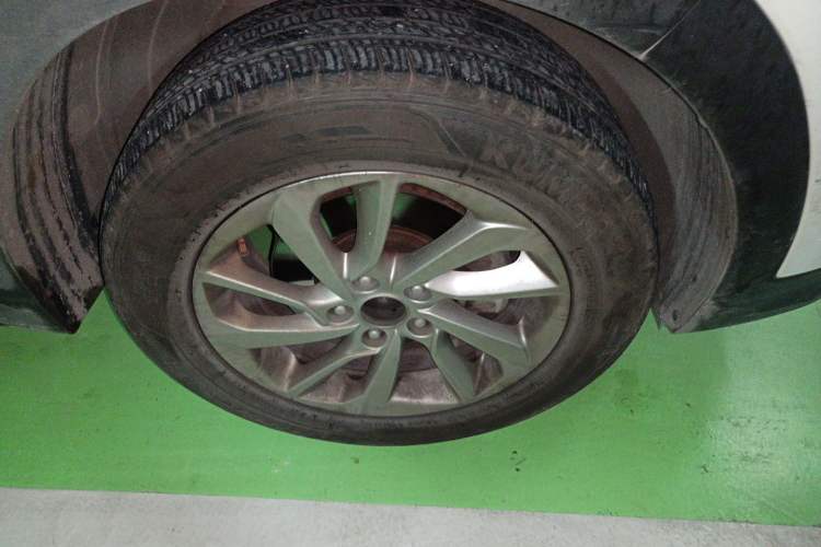 Used Hyundai Tucson 2015 1.6T Dual-Clutch Two-Wheel-Drive Smart Model Right Front Wheel Hub