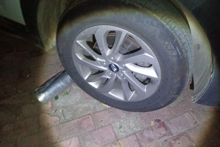 Used Hyundai Tucson 2015 1.6T Dual-Clutch Two-Wheel-Drive Smart Model Right Front Wheel Hub
