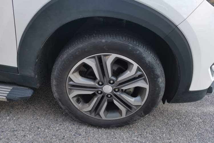 Used Hyundai Tucson 2015 1.6T Dual-Clutch Two-Wheel-Drive Leading Model Right Front Wheel Hub