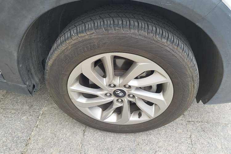Used Hyundai Tucson 2015 1.6T Dual-Clutch Two-Wheel-Drive Smart Model Right Front Wheel Hub