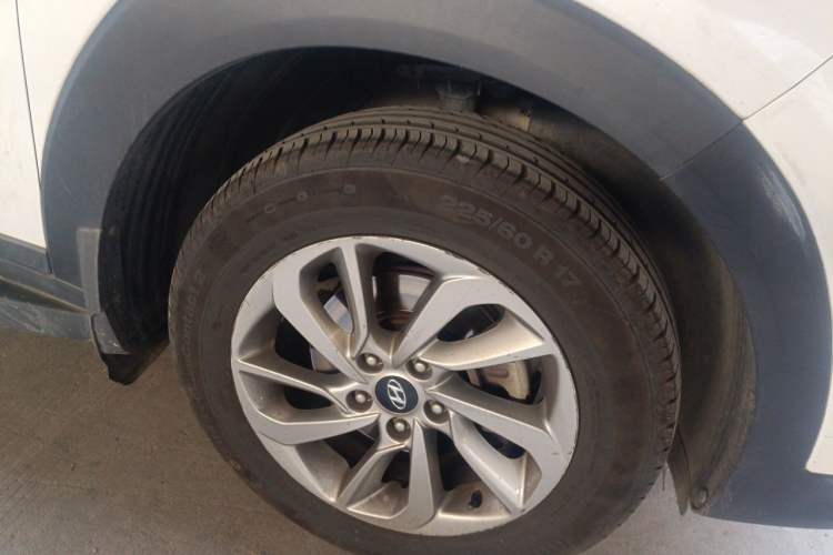 Used Hyundai Tucson 2015 1.6T Dual-Clutch Two-Wheel-Drive Smart Model Right Front Wheel Hub