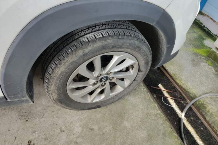 Used Hyundai Tucson 2015 1.6T Dual-Clutch Two-Wheel-Drive Smart Model Right Front Wheel Hub
