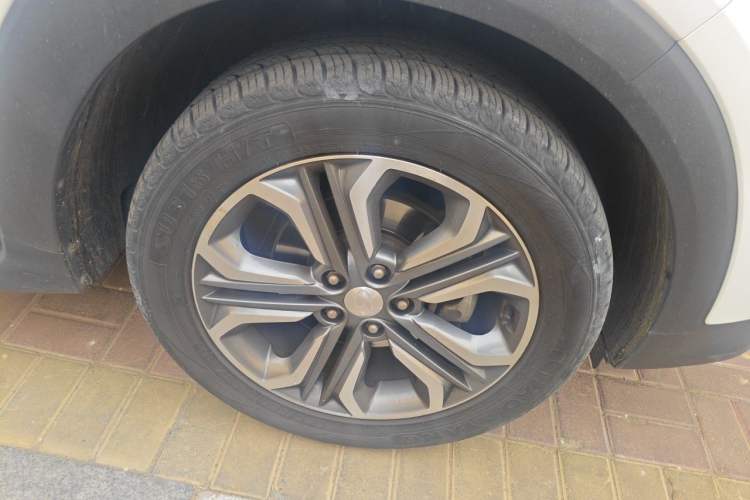 Used Hyundai Tucson 2015 1.6T Dual-Clutch Two-Wheel-Drive Leading Model Right Front Wheel Hub