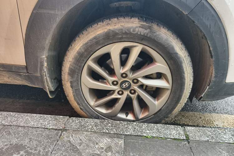 Used Hyundai Tucson 2015 1.6T Dual-Clutch Two-Wheel-Drive Smart Model Right Front Wheel Hub