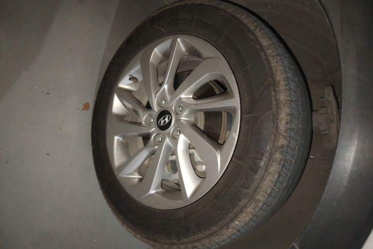 Used Hyundai Tucson 2015 1.6T Dual-Clutch Two-Wheel-Drive Smart Model Right Front Wheel Hub