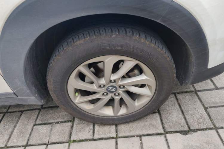 Used Hyundai Tucson 2015 1.6T Dual-Clutch Two-Wheel-Drive Smart Model Right Front Wheel Hub
