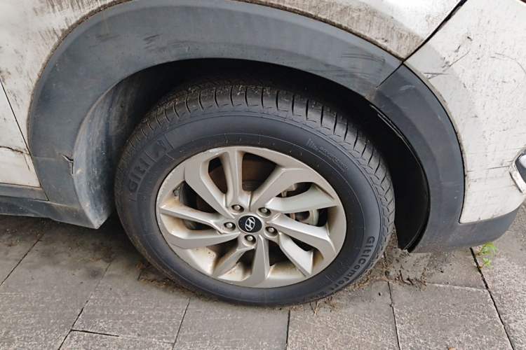 Used Hyundai Tucson 2015 1.6T Dual-Clutch Two-Wheel-Drive Smart Model Right Front Wheel Hub