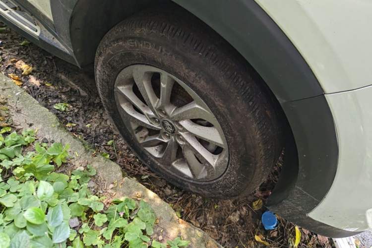 Used Hyundai Tucson 2015 1.6T Dual-Clutch Two-Wheel-Drive Smart Model Right Front Wheel Hub