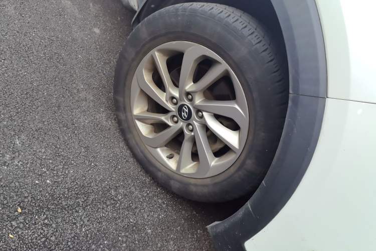 Used Hyundai Tucson 2015 1.6T Dual-Clutch Two-Wheel-Drive Smart Model Right Front Wheel Hub