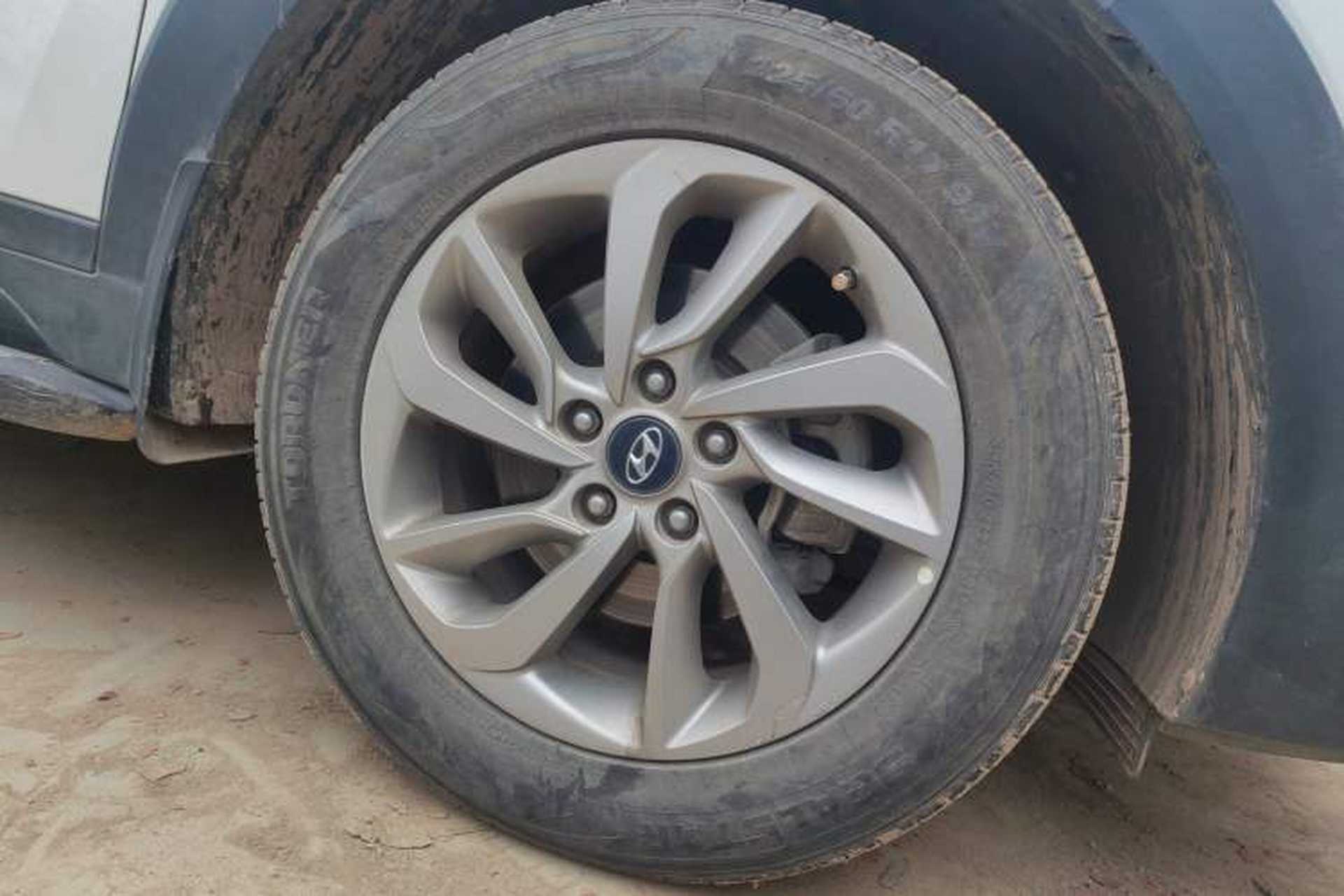 Used Hyundai Tucson 2015 1.6T Dual-Clutch Two-Wheel-Drive Smart Model Right Front Wheel Hub