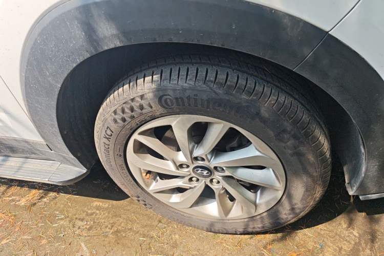 Used Hyundai Tucson 2015 1.6T Dual-Clutch Two-Wheel-Drive Smart Model Right Front Wheel Hub