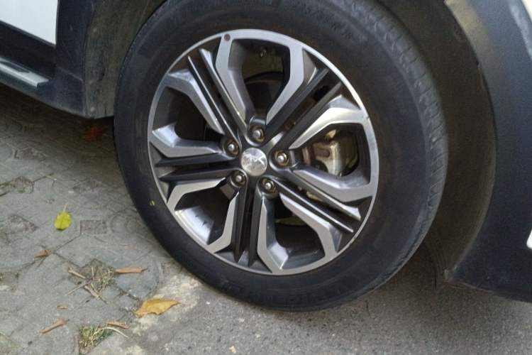 Used Hyundai Tucson 2015 1.6T Dual-Clutch Four-Wheel Drive Flagship Model Right Front Wheel Hub