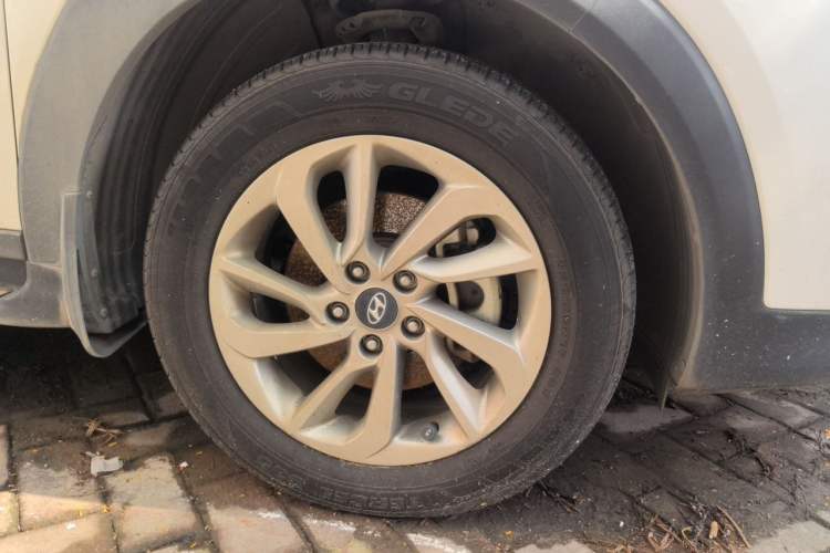 Used Hyundai Tucson 2015 1.6T Dual-Clutch Two-Wheel-Drive Smart Model Right Front Wheel Hub