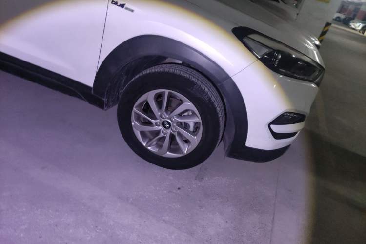 Used Hyundai Tucson 2015 1.6T Dual-Clutch Two-Wheel-Drive Smart Model Right Front Wheel Hub
