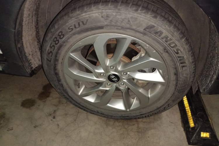 Used Hyundai Tucson 2015 1.6T Dual-Clutch Two-Wheel-Drive Smart Model Right Front Wheel Hub