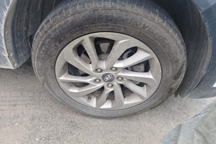 Used Hyundai Tucson 2015 1.6T Dual-Clutch Two-Wheel-Drive Smart Model Right Front Wheel Hub
