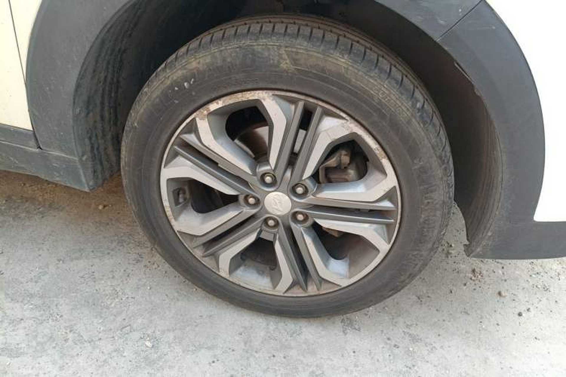 Used Hyundai Tucson 2015 1.6T Dual-Clutch Two-Wheel-Drive Leading Model Right Front Wheel Hub