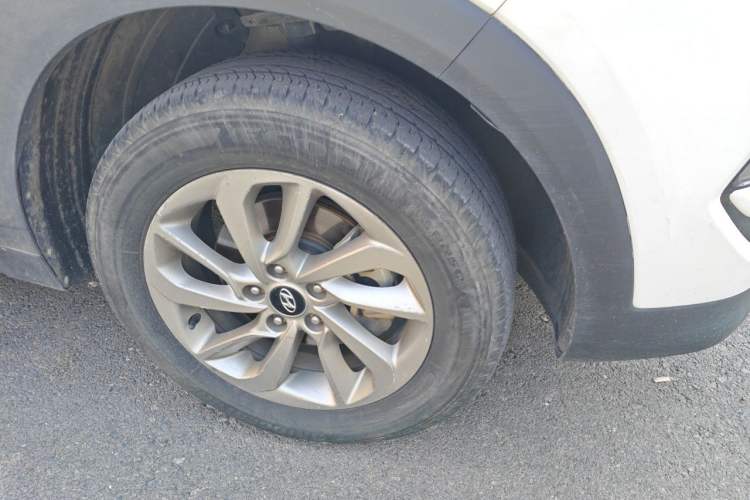 Used Hyundai Tucson 2015 1.6T Dual-Clutch Two-Wheel-Drive Smart Model Right Front Wheel Hub