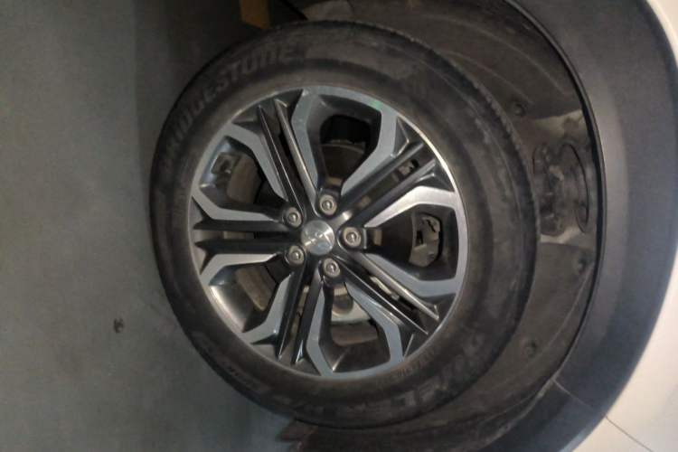 Used Hyundai Tucson 2015 1.6T Dual-Clutch Two-Wheel-Drive Leading Model Right Front Wheel Hub