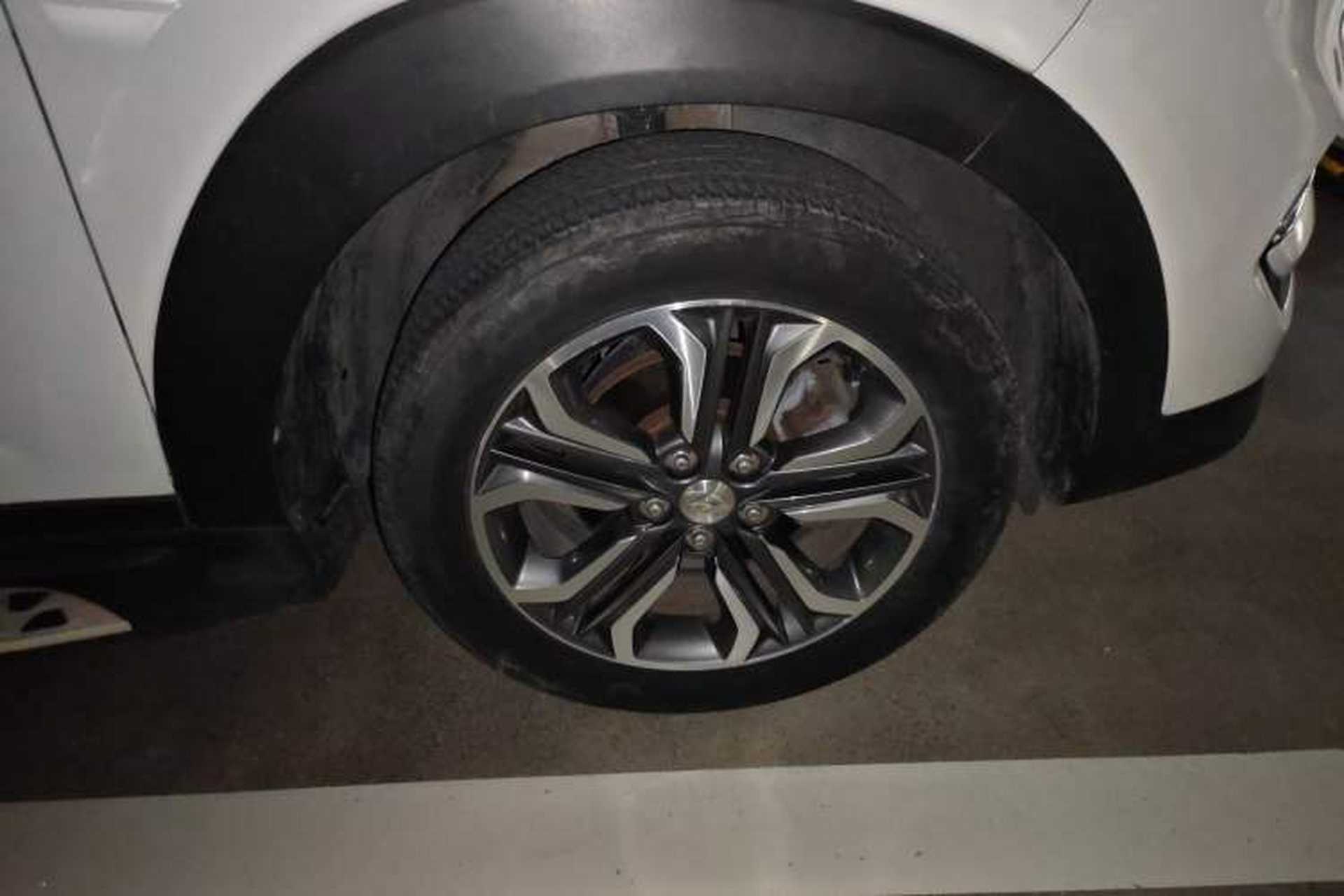 Used Hyundai Tucson 2015 1.6T Dual-Clutch Two-Wheel-Drive Leading Model Right Front Wheel Hub