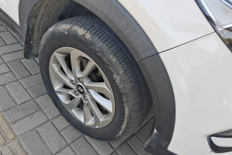 Used Hyundai Tucson 2015 1.6T Dual-Clutch Two-Wheel-Drive Smart Model Right Front Wheel Hub