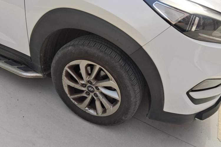 Used Hyundai Tucson 2015 1.6T Dual-Clutch Two-Wheel-Drive Smart Model Right Front Wheel Hub