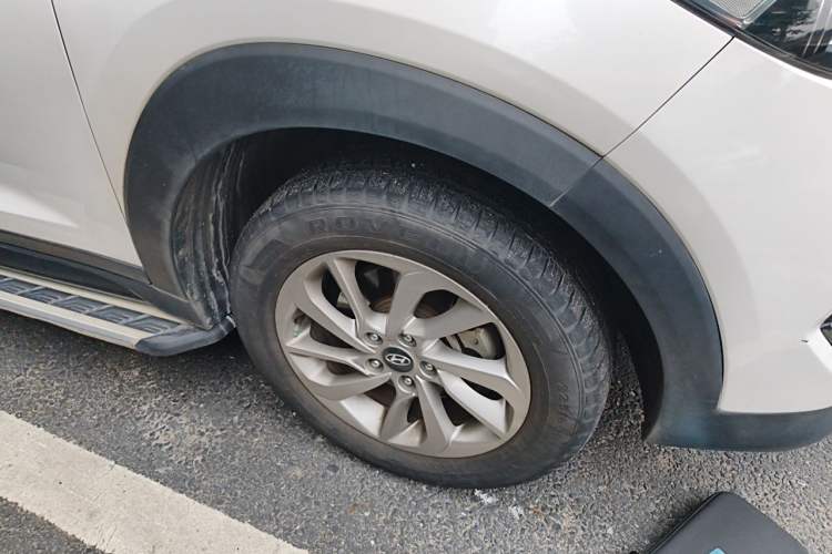 Used Hyundai Tucson 2015 1.6T Dual-Clutch Two-Wheel-Drive Smart Model Right Front Wheel Hub