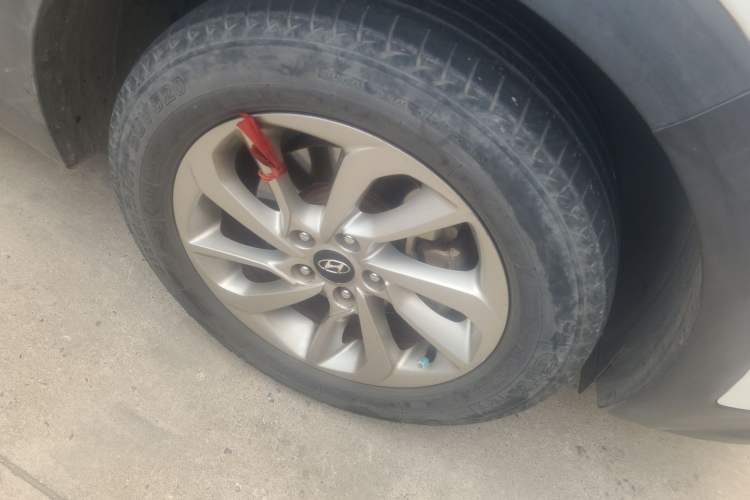 Used Hyundai Tucson 2015 1.6T Dual-Clutch Two-Wheel-Drive Smart Model Right Front Wheel Hub