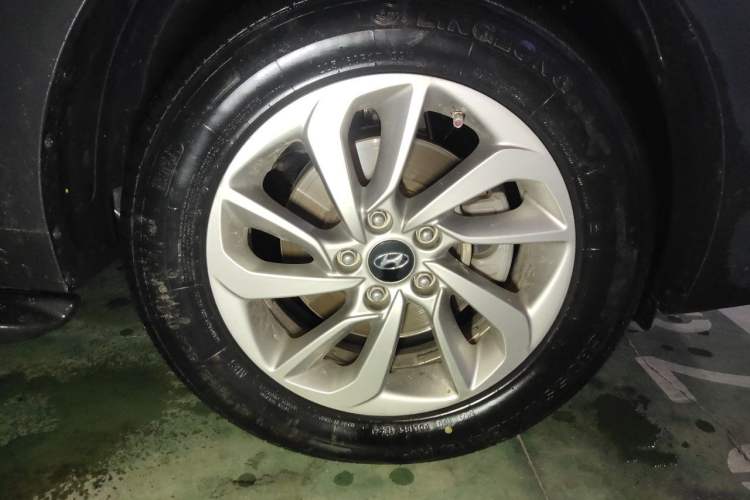 Used Hyundai Tucson 2015 1.6T Dual-Clutch Two-Wheel-Drive Smart Model Right Front Wheel Hub