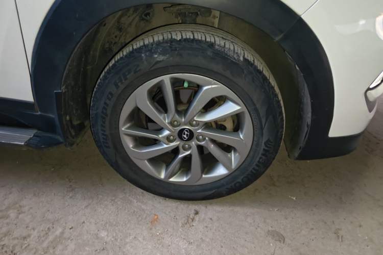 Used Hyundai Tucson 2015 1.6T Dual-Clutch Two-Wheel-Drive Smart Model Right Front Wheel Hub
