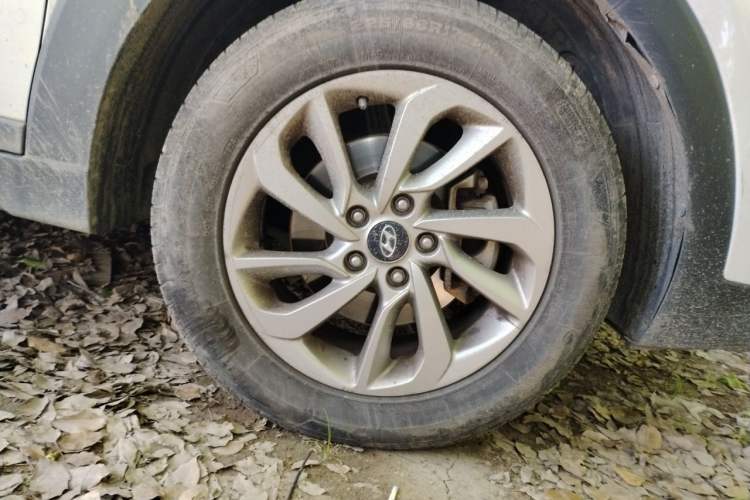 Used Hyundai Tucson 2015 1.6T Dual-Clutch Two-Wheel-Drive Smart Model Right Front Wheel Hub
