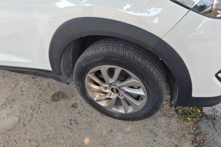 Used Hyundai Tucson 2015 1.6T Dual-Clutch Two-Wheel-Drive Smart Model Right Front Wheel Hub