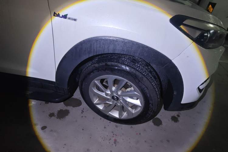 Used Hyundai Tucson 2015 1.6T Dual-Clutch Two-Wheel-Drive Smart Model Right Front Wheel Hub