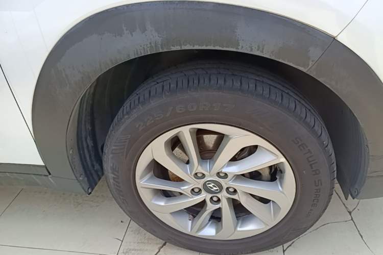 Used Hyundai Tucson 2015 1.6T Dual-Clutch Two-Wheel-Drive Smart Model Right Front Wheel Hub