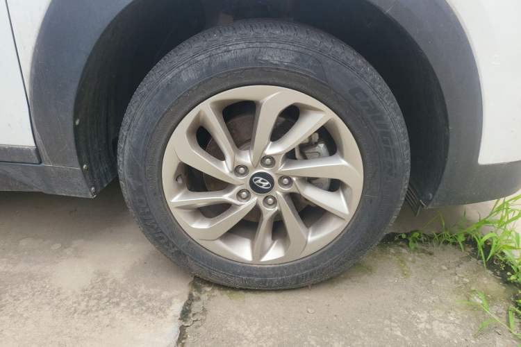 Used Hyundai Tucson 2015 1.6T Dual-Clutch Two-Wheel-Drive Smart Model Right Front Wheel Hub