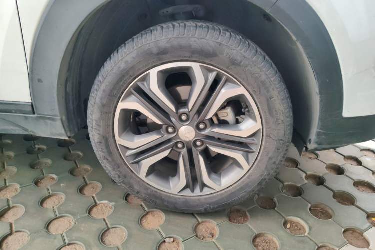 Used Hyundai Tucson 2015 1.6T Dual-Clutch Two-Wheel-Drive Leading Model Right Front Wheel Hub