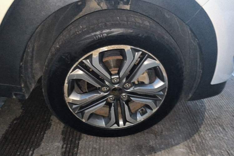 Used Hyundai Tucson 2015 1.6T Dual-Clutch Two-Wheel-Drive Leading Model Right Front Wheel Hub